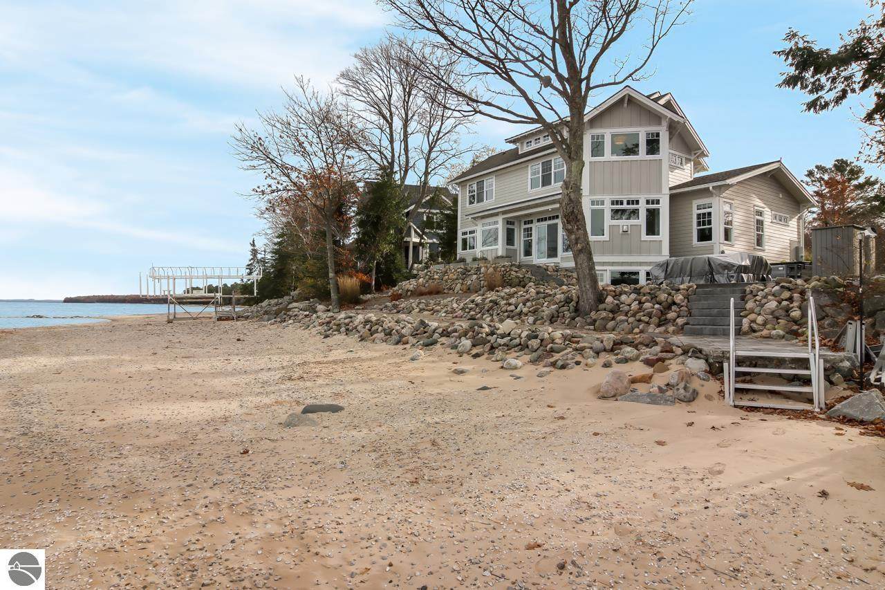 2755 Shore Wood Drive - Photo 1