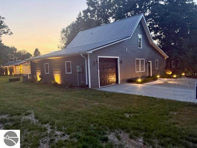 206 Joliet Avenue - Photo 1