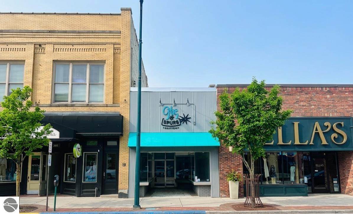 207 Front Street - Photo 1