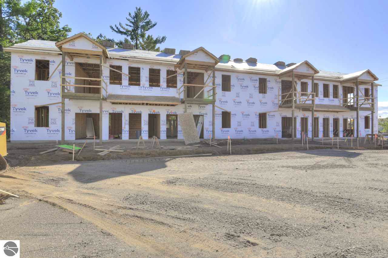 822 Floresta Street - Photo 1