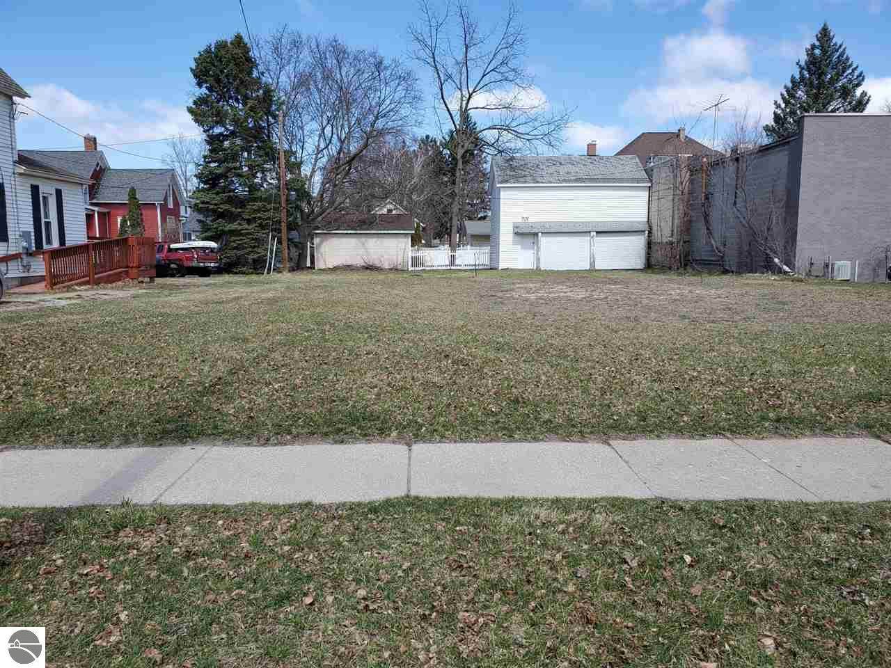 411 Broadway Street - Photo 1