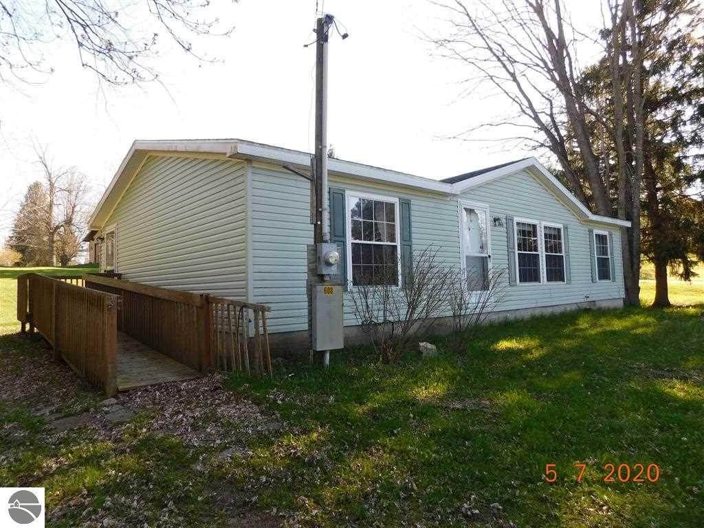 608 Maple - Photo 1
