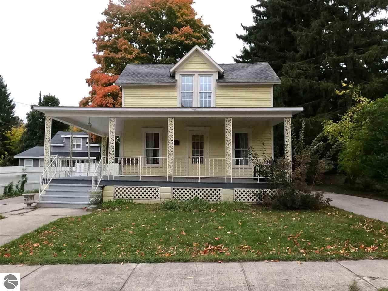 571, 573 Bellows Avenue - Photo 1