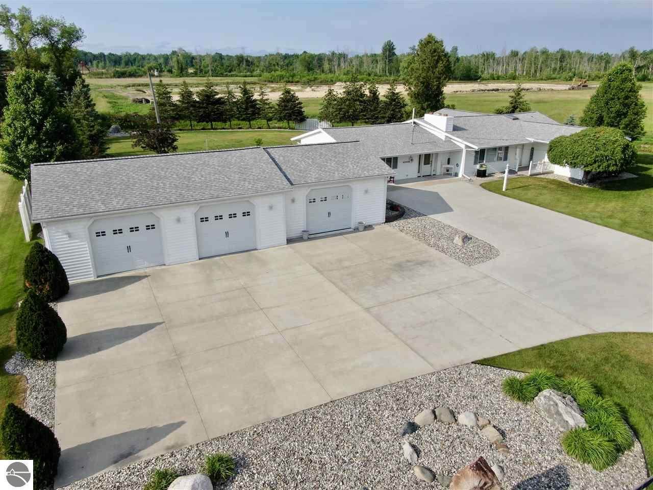 2118 Huron - Photo 1