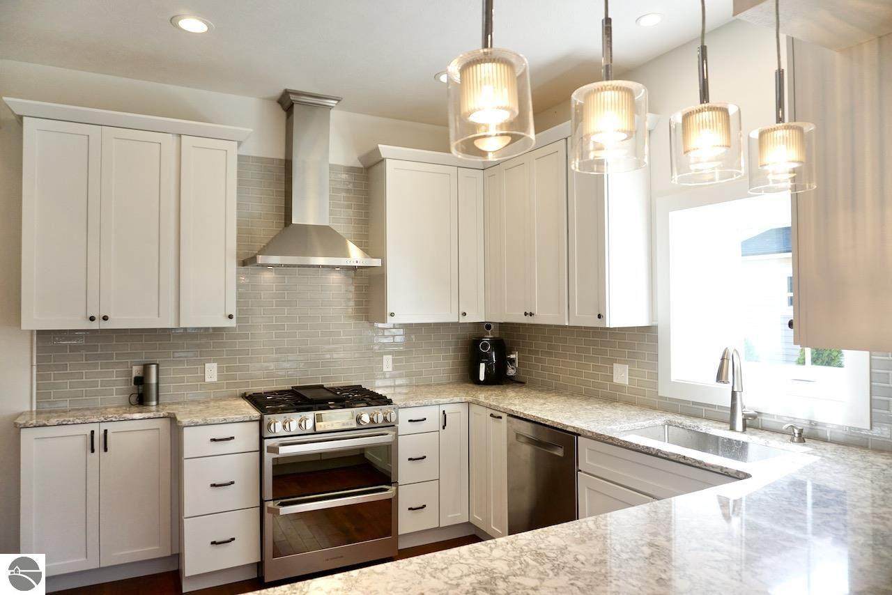 1047 Walnut Street - Photo 1