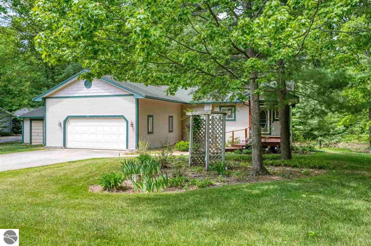 1015 Minkin Drive - Photo 1