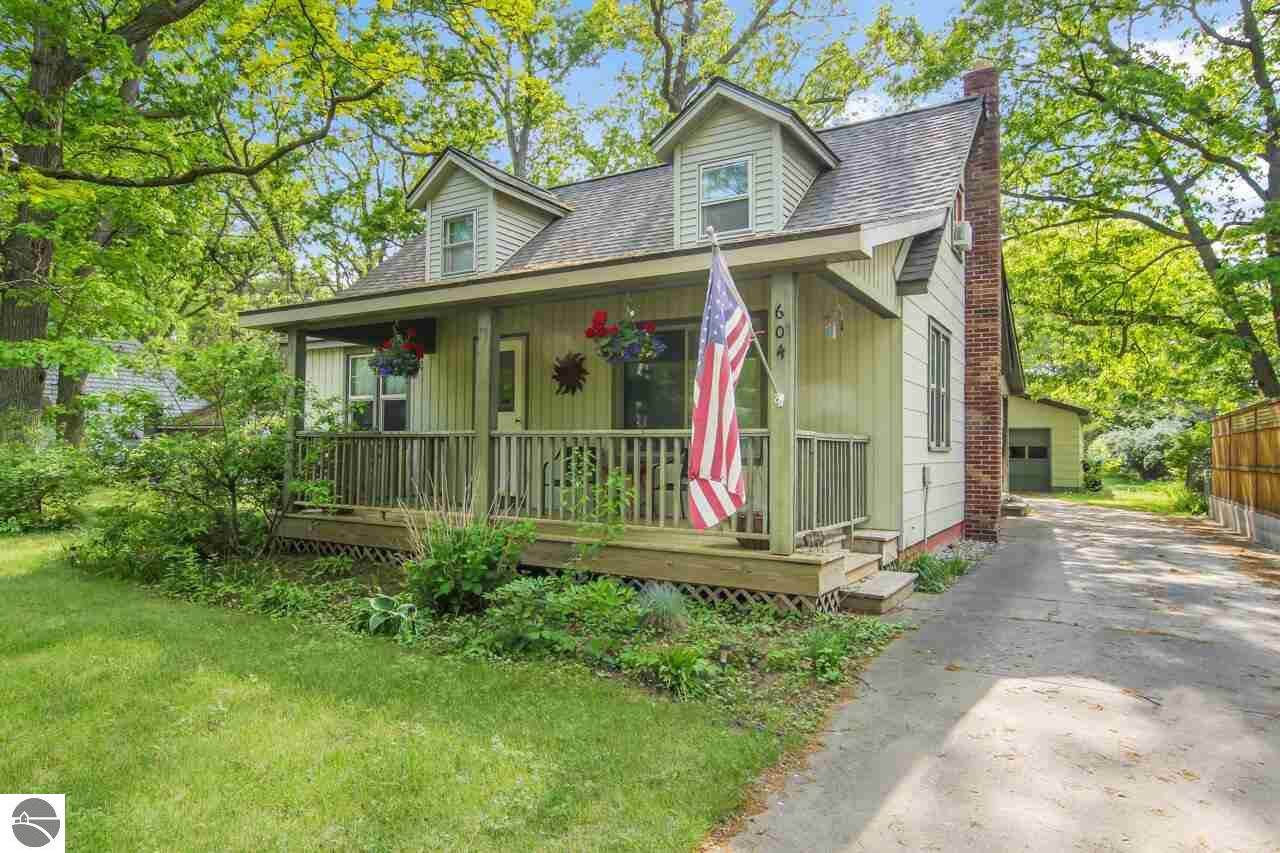 604 Hastings - Photo 1