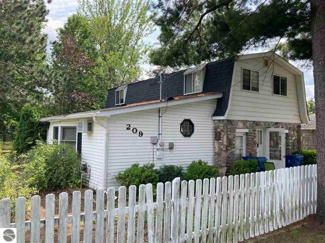 209 Beech - Photo 1