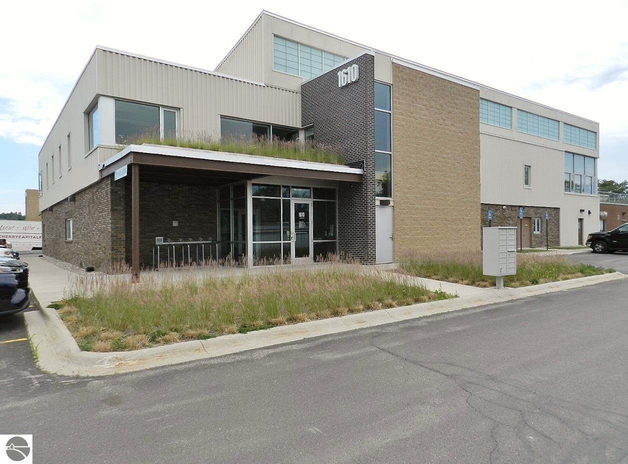 1610 Barlow Street - Photo 1