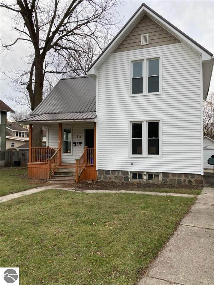 711 Pine Avenue - Photo 1