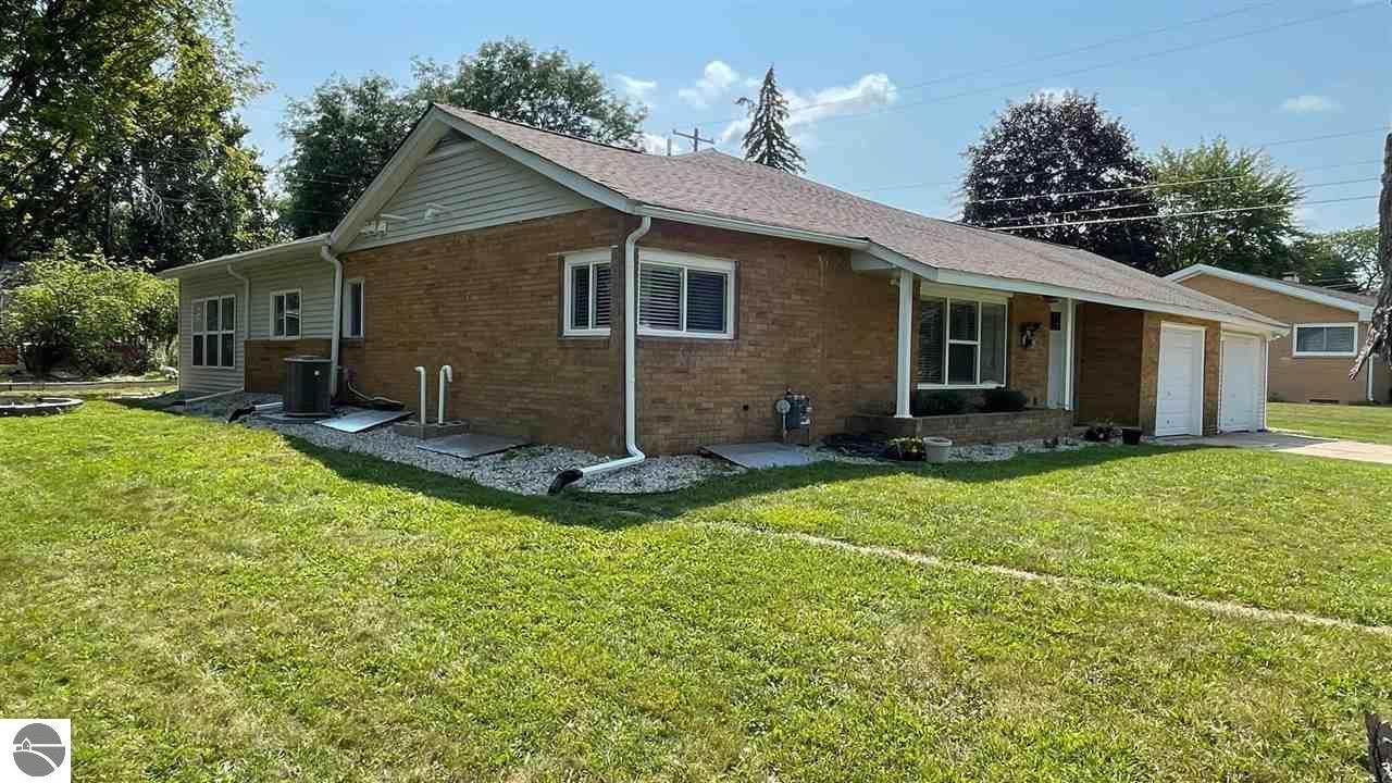 627 Hopkins Avenue - Photo 1