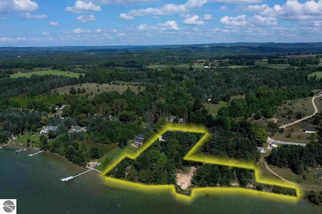 8498 Torch Lake Drive, Se - Photo 1