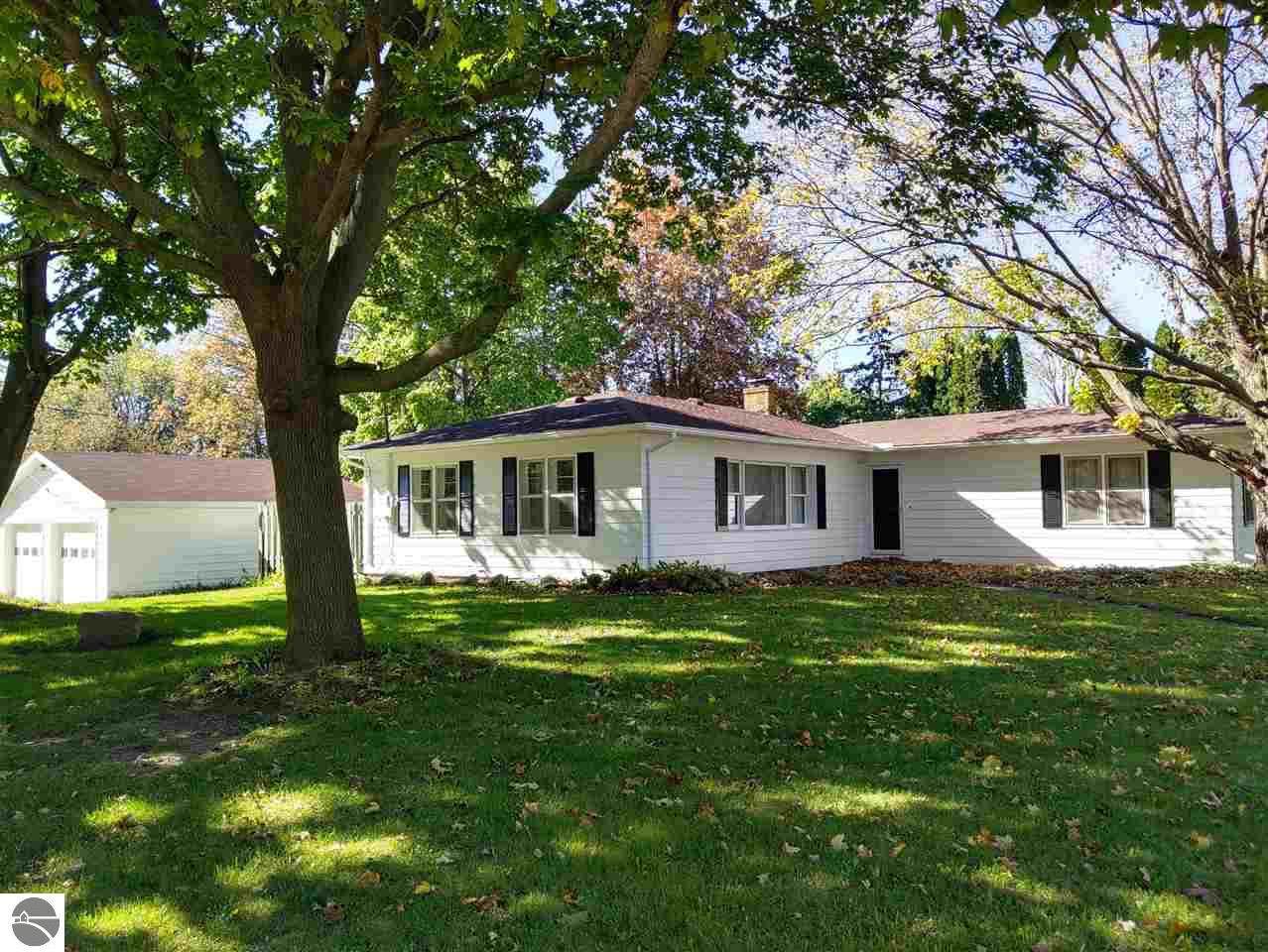 703 Crescent - Photo 1