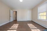 238 Van - Photo 12
