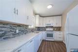 238 Van - Photo 16