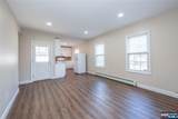 238 Van - Photo 26