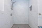 238 Van - Photo 32