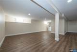238 Van - Photo 34