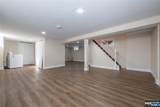 238 Van - Photo 36