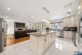 156 Phelps - Photo 6