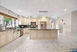 156 Phelps - Photo 10
