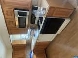 142 Manhattan - Photo 2