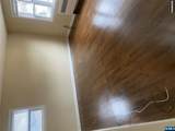 142 Manhattan - Photo 4