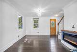 59 Colonial - Photo 5