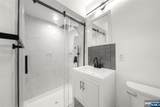 31 Hooks - Photo 19