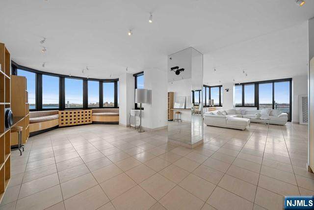 100 Carlyle Drive - Photo 1