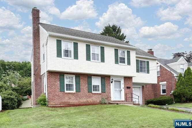 32 Colonial Parkway - Photo 1