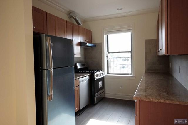 855 Broad Avenue - Photo 1