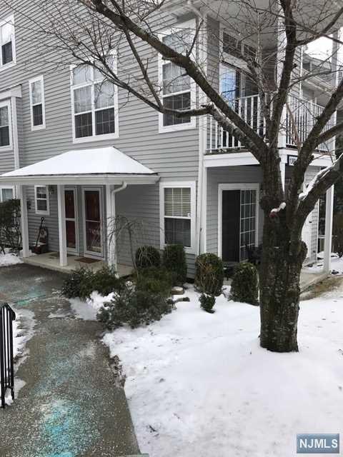 1372 Oxford Street - Photo 1