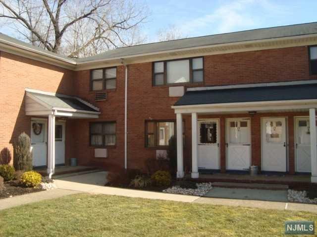 19D Colonial Drive - Photo 1