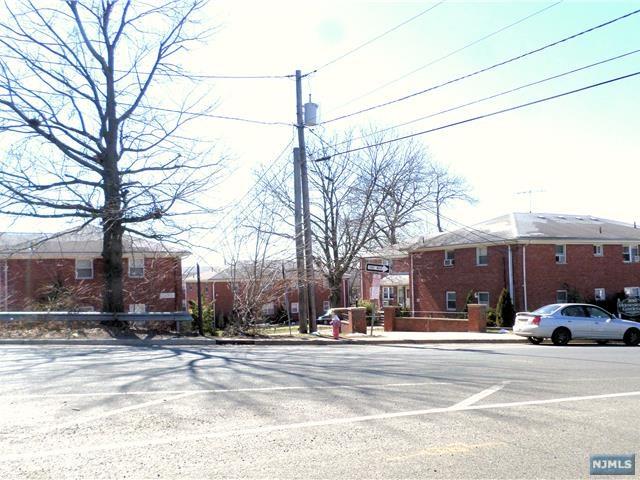 300 Homestead Avenue - Photo 1