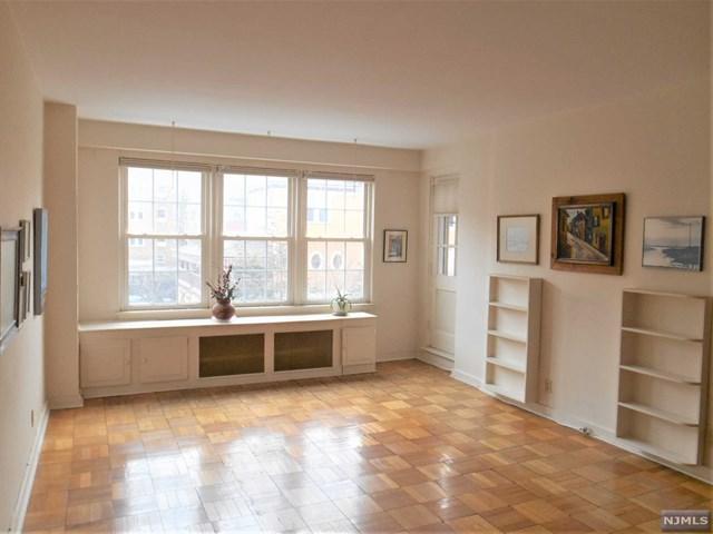 5 Roosevelt Place - Photo 1