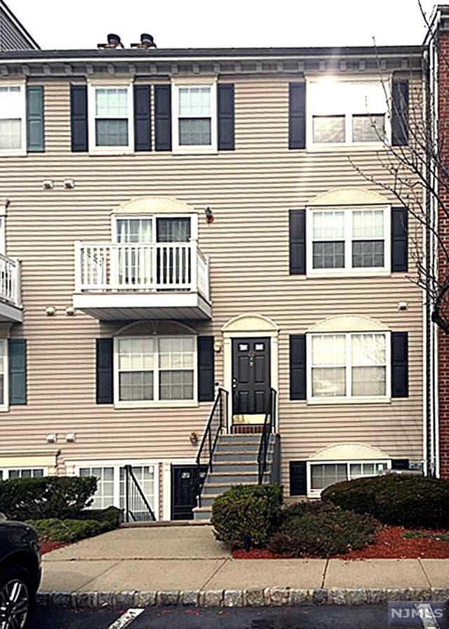 22 Seton Hall Drive - Photo 1
