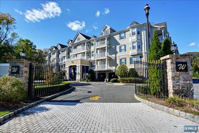 175 Rochelle Avenue - Photo 1