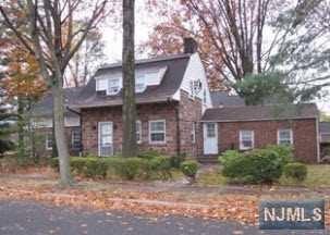 800 Catalpa Avenue - Photo 1