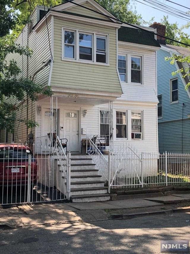 272 Leslie Street - Photo 1
