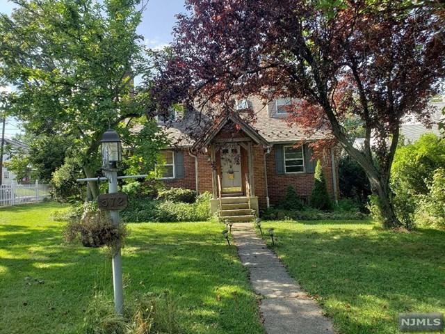 572 Broad Avenue - Photo 1