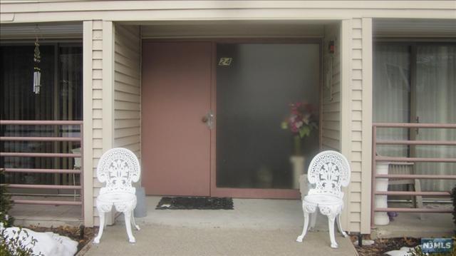 24 Crest Street - Photo 1