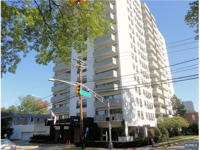 1600 Center Avenue - Photo 1