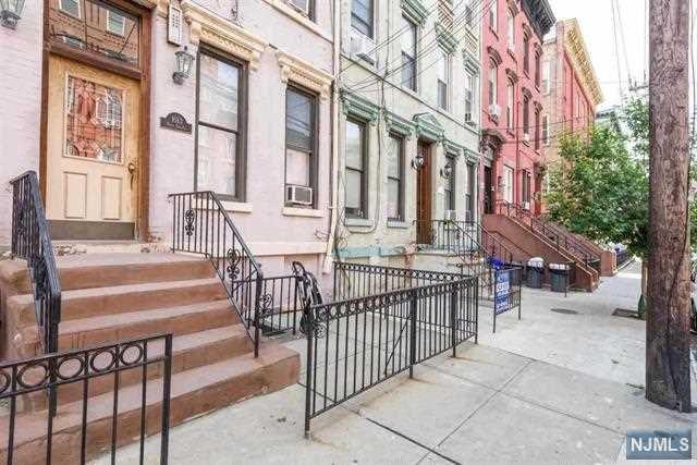 1013 Park Avenue - Photo 1
