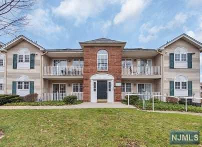 105 Roseland Avenue - Photo 1