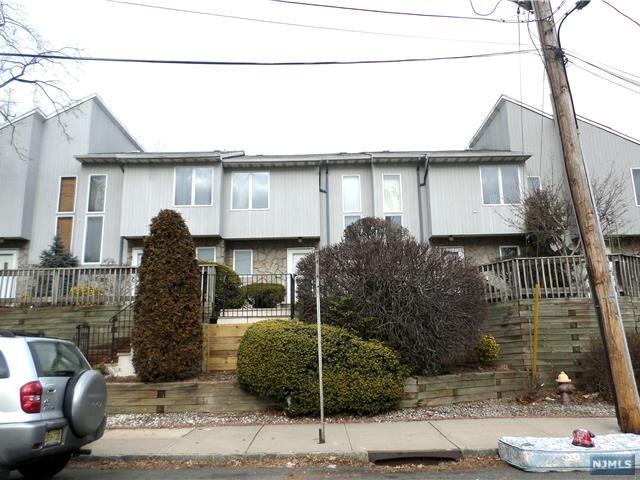 6 Essex Street - Photo 1