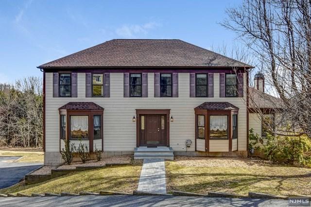 3 Colonial Court - Photo 1
