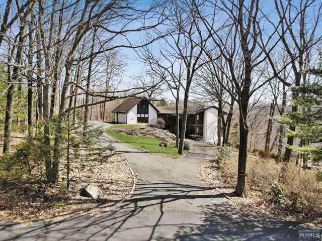 4 Highwood Place - Photo 1