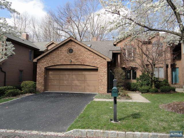 99 Lakeview Drive - Photo 1