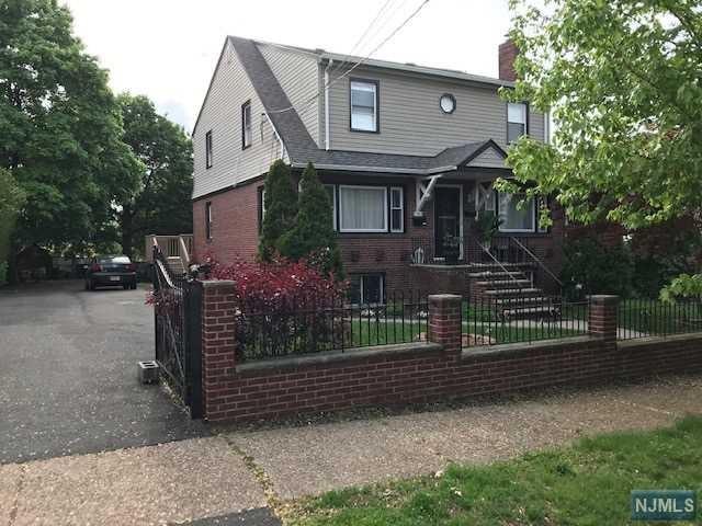 118-122 Vernon Avenue - Photo 1